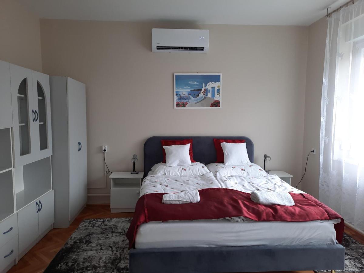 Alexander Apartman Gyula Bagian luar foto